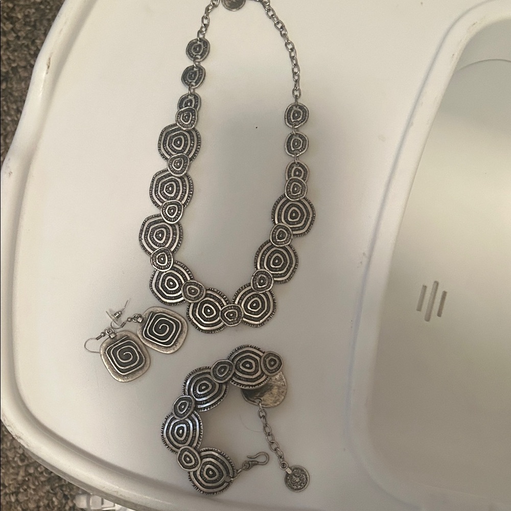 Elegant Silver Jewelry Set